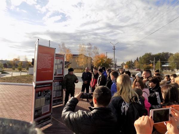 Сотрудники Пограничного управления ФСБ России вместе с варненскими студентами заложили Аллею Славы